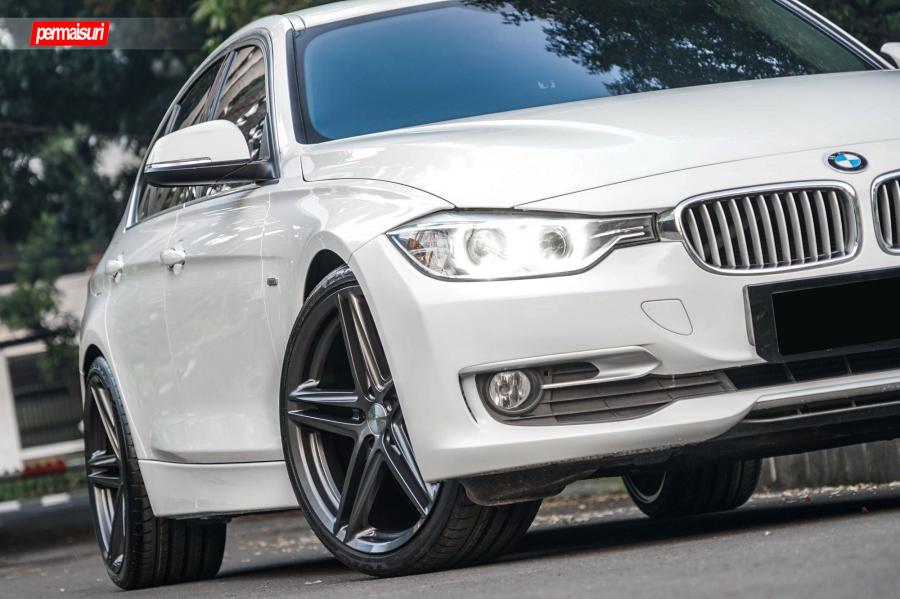 Детали экстерьера BMW 320d Sedan on Vossen Wheels (VFS5) 2017 года  (фото 2 из 11)